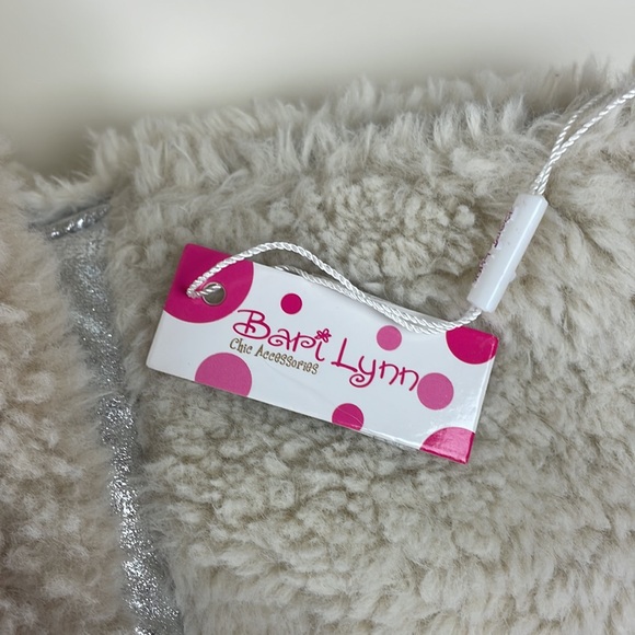 Elegant Cream and Silver Tote Bag - Picture 2 of 5